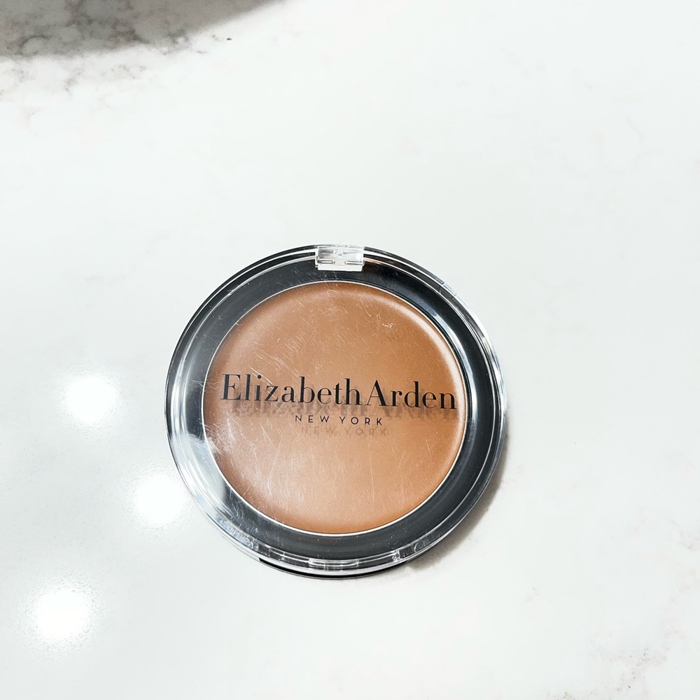 Elizabeth Arden Sponge on Cream makeup in shade Deep Amber.